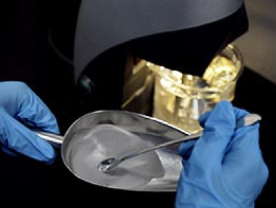 金属3Dプリンタ AVIMETAL 材料の研究開発にも