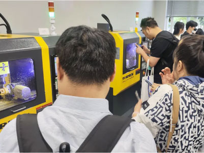 陽江技師学院、Yornew製小型5軸CNCで機械系実習の効率化と複数グループ同時実習を実現