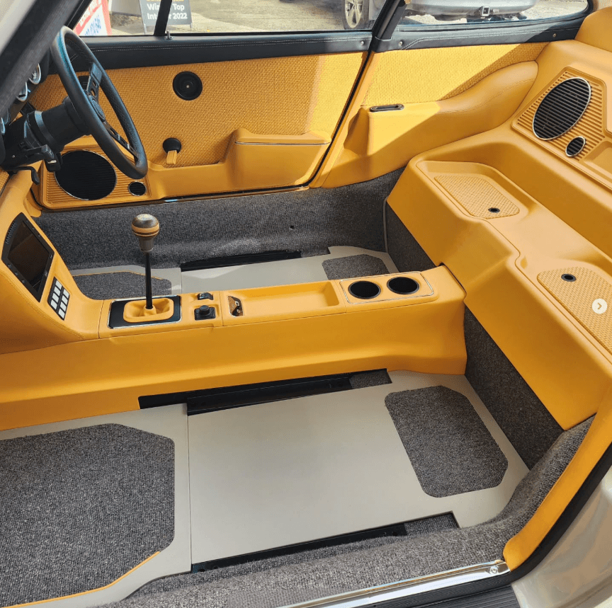 1987年製ポルシェ911の内装再構築